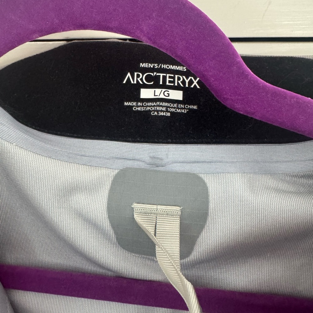 Arc'teryx Red Shell / Rain Jacket - Picture 3 of 4